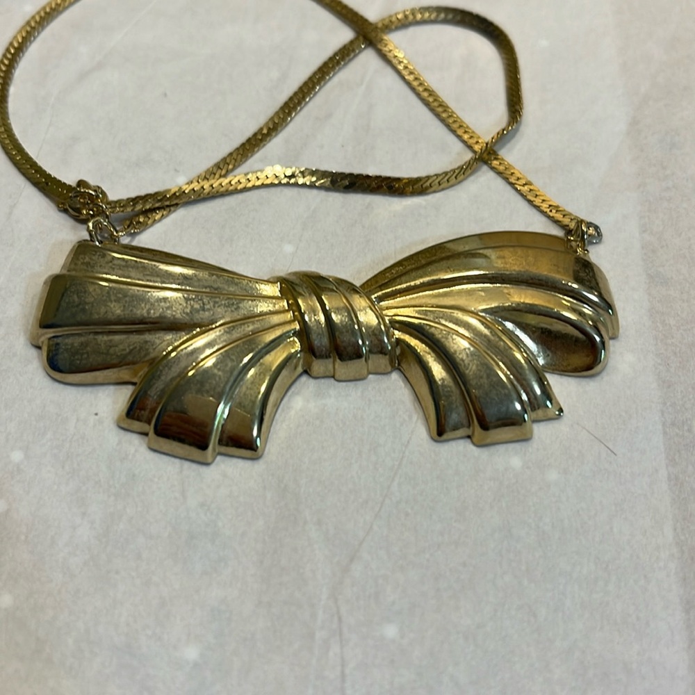 16 inch vintage gold bow necklace